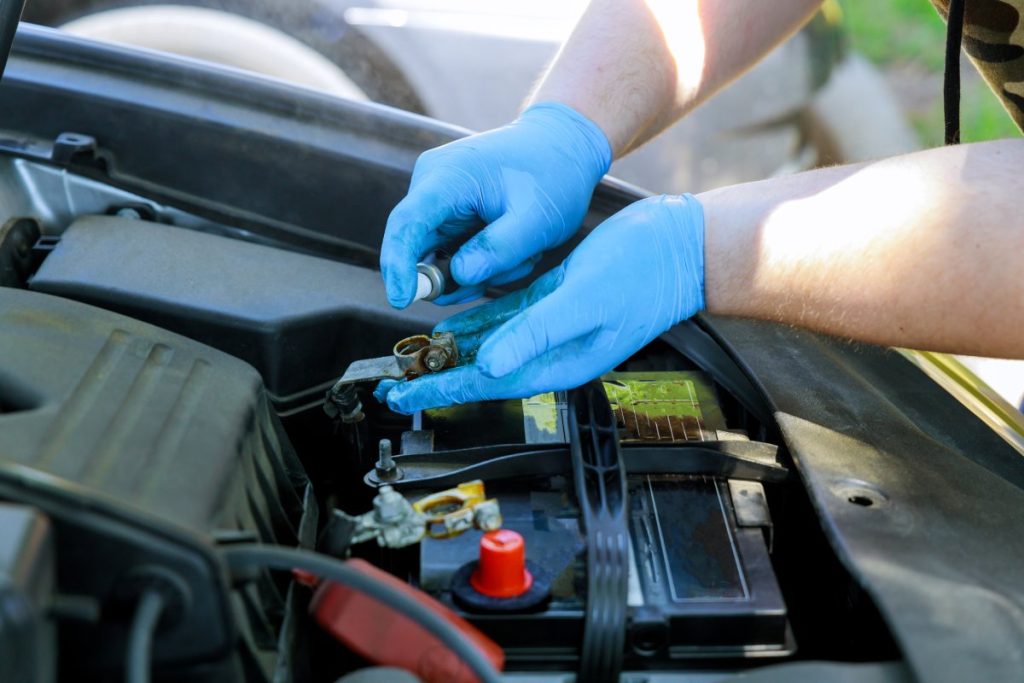 car mechanic replacement a battery
