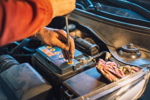 Car Battery Dying? Early Symptoms You Shouldn’t Ignore